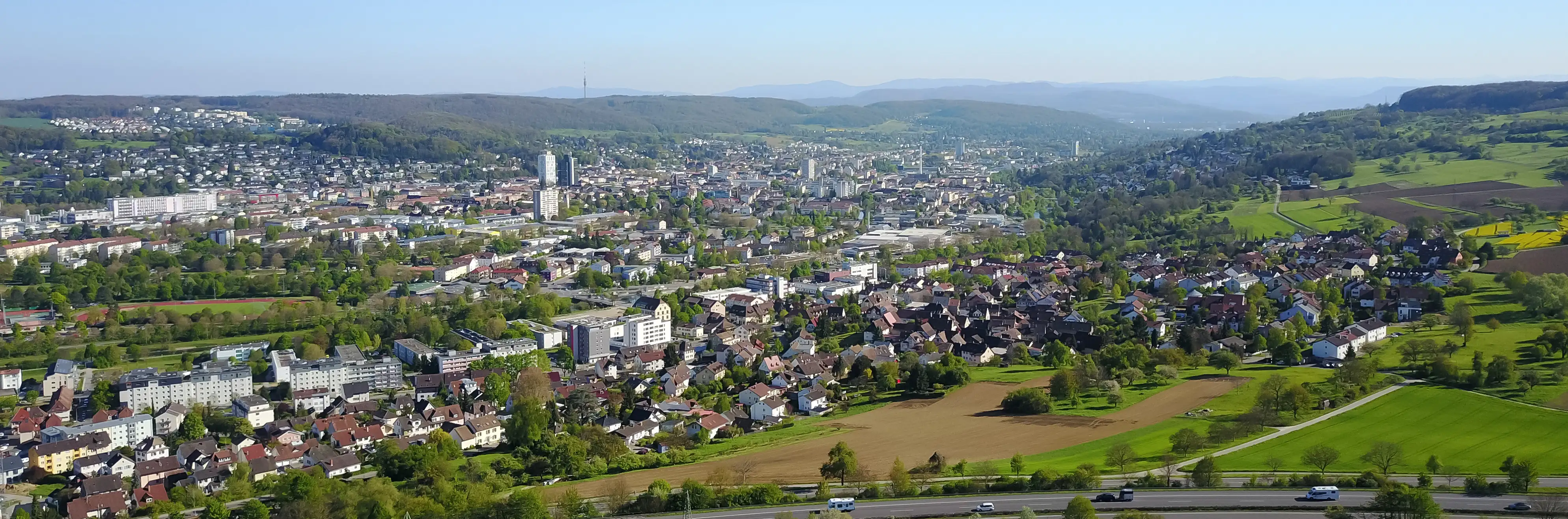  Vue sur Lörrach avec Bâle en arrière-plan